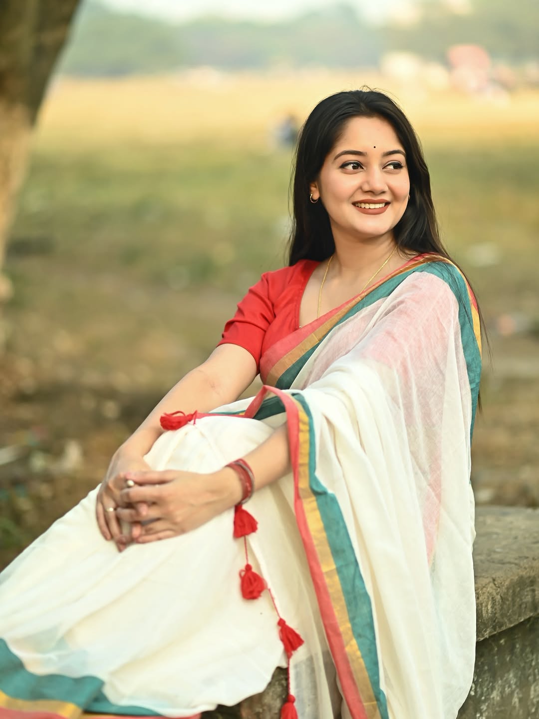 Off White Soft Mulmul Cotton Saree | Skin-Friendly Lightweight Saree